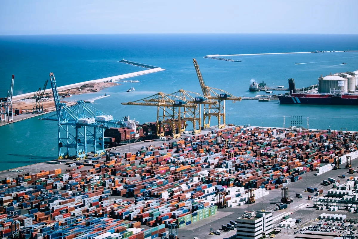 Containerterminal aus der Vogelperspektive